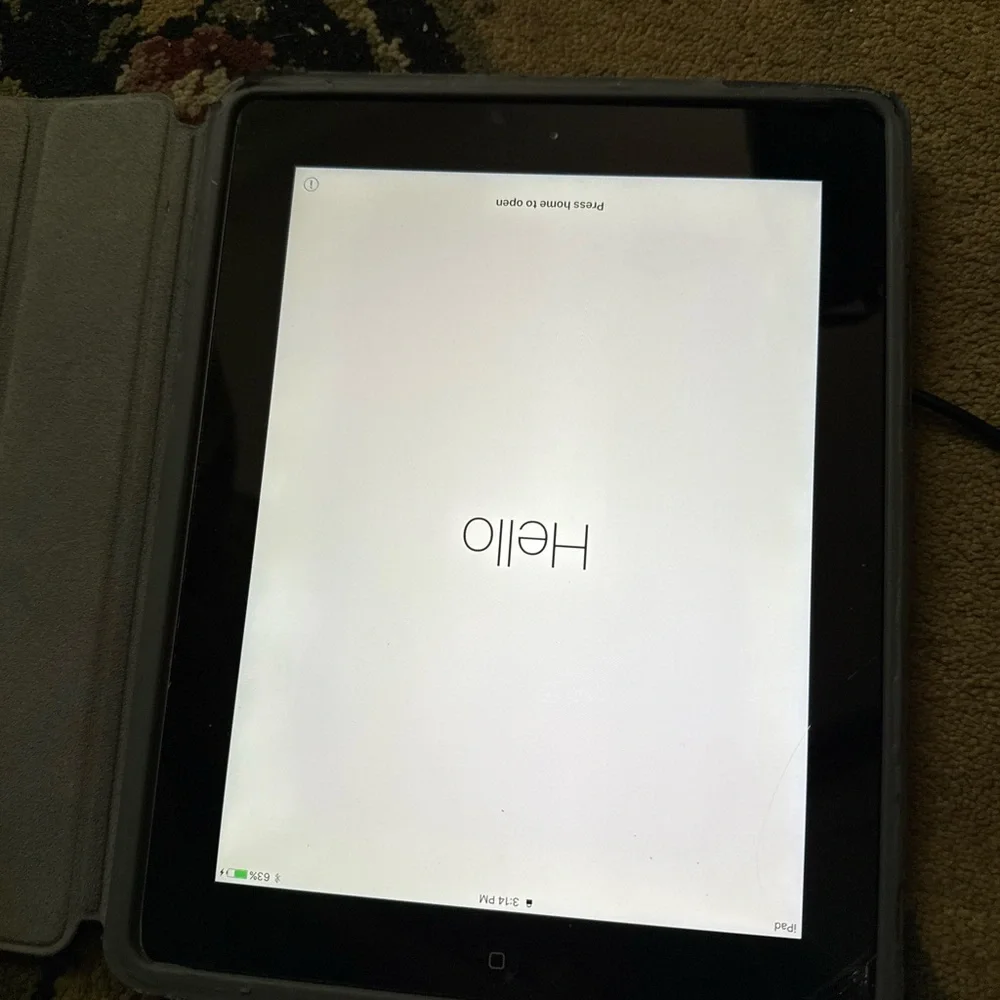 Apple IPAD 4th Generation Tablet with Gray Cover